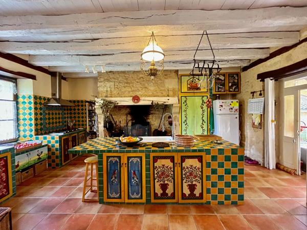 MAISON EN PIERRES ET GITE