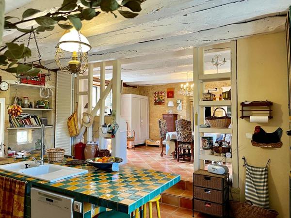 MAISON EN PIERRES ET GITE