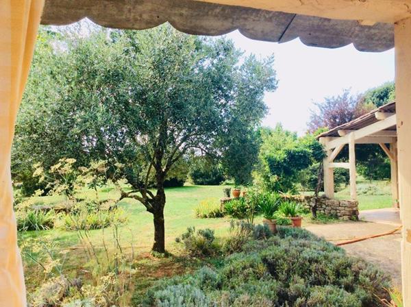 MAISON EN PIERRES ET GITE