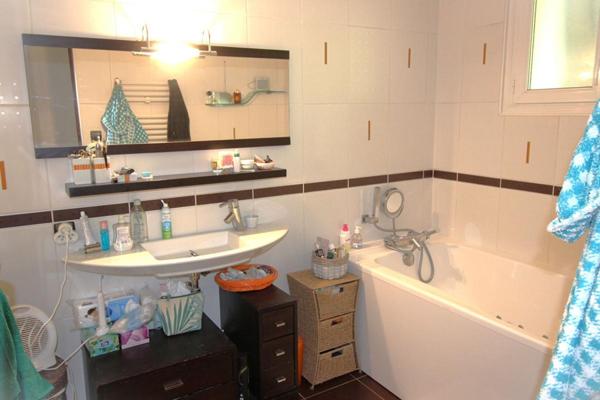 Villa Saintes 6 pièces - 4 Chambres -  133 m2