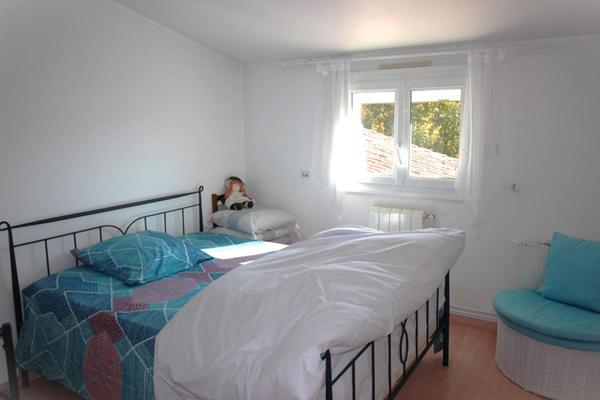 Villa Saintes 6 pièces - 4 Chambres -  133 m2