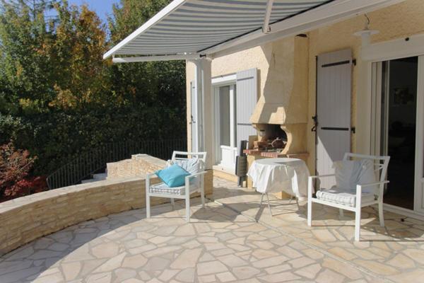 Villa Saintes 6 pièces - 4 Chambres -  133 m2