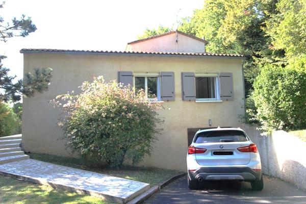 Villa Saintes 6 pièces - 4 Chambres -  133 m2