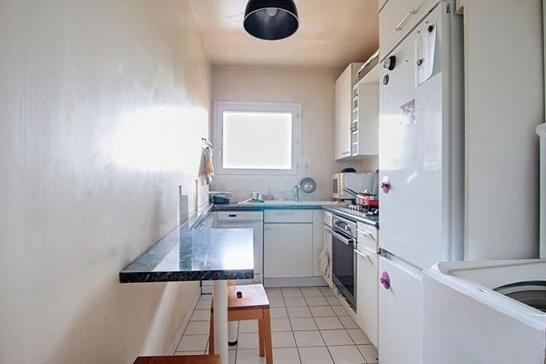 APPARTEMENT RUEIL-MALMAISON RUEIL SUR SEINE 3 PIECES 2 CHAMBRES 6ÈME ÉTAGE AVEC ASCENSEUR, BALCON ET PARKING 2 MIN DU RER