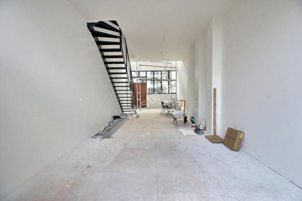 BAS MONTREUIL PROCHE VINCENNES, AVENUE DU PRESIDENT WILSON , BATIMENT AU CALME SUR COUR TRIPLEX 4 PIECES AVEC JARDIN PRIVATIF