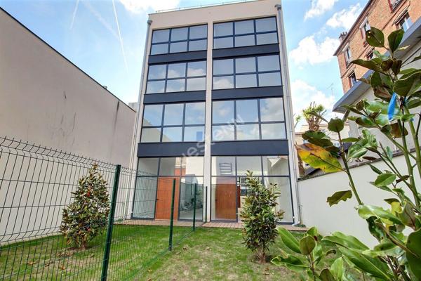 BAS MONTREUIL PROCHE VINCENNES, AVENUE DU PRESIDENT WILSON , BATIMENT AU CALME SUR COUR TRIPLEX 4 PIECES AVEC JARDIN PRIVATIF