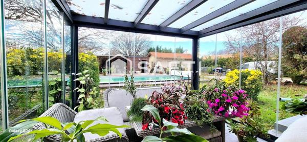 Maison traditionnelle avec dépendance et piscine