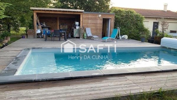 Maison traditionnelle avec dépendance et piscine