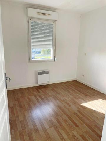 T2 - Dernier étage, balcon sud, piscine, parking