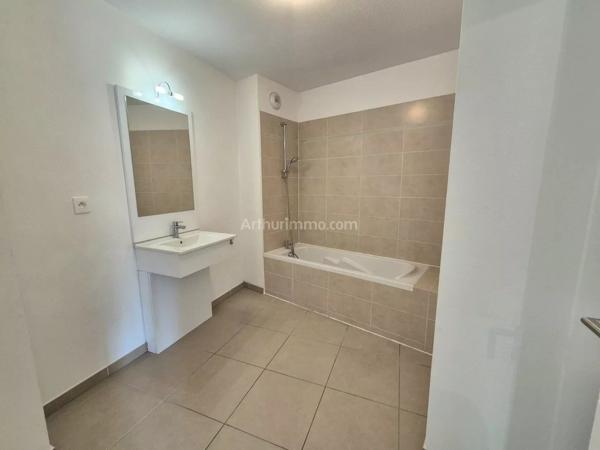 Vente                                                      Appartement
                        
                     3 pièces                      63 m2                     à Draguignan