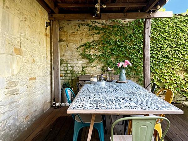 Maison de charme centre Marans 235 m2, 6 chambres, 2 garages piscine jardin