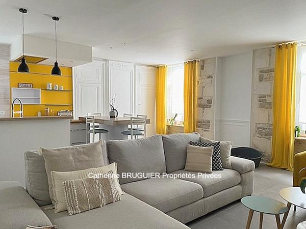 Maison de charme centre Marans 235 m2, 6 chambres, 2 garages piscine jardin