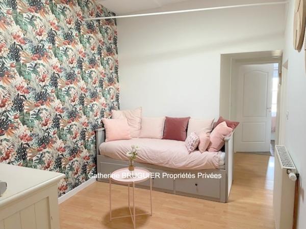 Maison de charme centre Marans 235 m2, 6 chambres, 2 garages piscine jardin