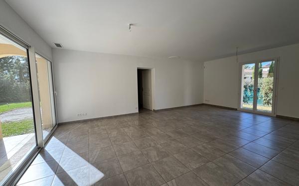 Maison à vendre    5 pièces •  Carpentras