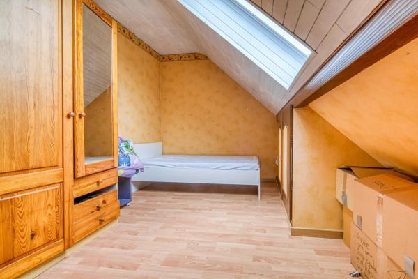 Maison parfaite pour une grande famille – 6 chambres, jardin et impasse