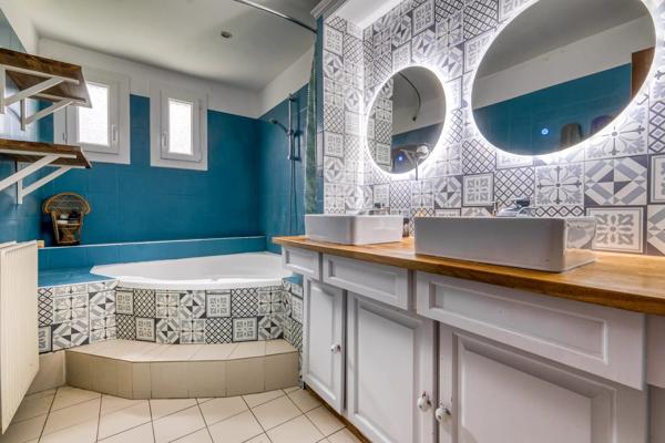 Maison parfaite pour une grande famille – 6 chambres, jardin et impasse