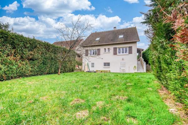 Maison parfaite pour une grande famille – 6 chambres, jardin et impasse