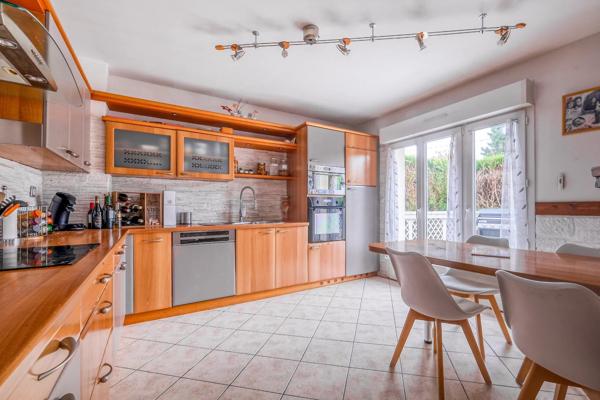 Maison parfaite pour une grande famille – 6 chambres, jardin et impasse