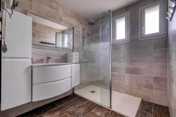 Maison parfaite pour une grande famille – 6 chambres, jardin et impasse