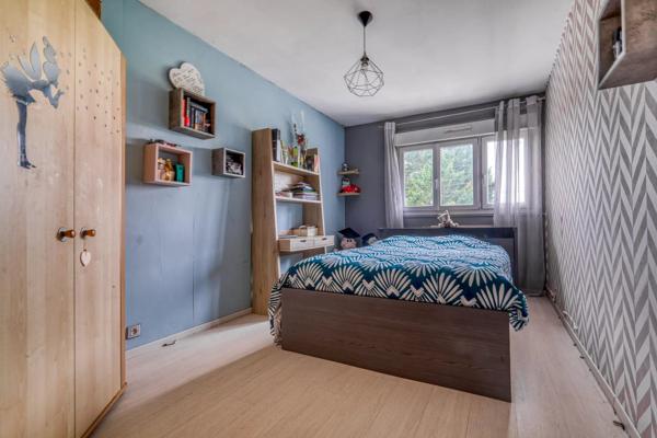 Maison parfaite pour une grande famille – 6 chambres, jardin et impasse