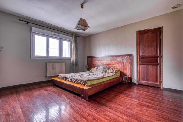 Maison parfaite pour une grande famille – 6 chambres, jardin et impasse