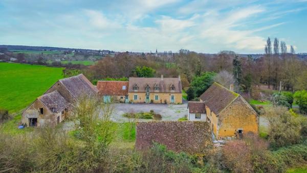 Maison à Saint-Jean-d'Assé, 72380 - 8 pièces 240m²
