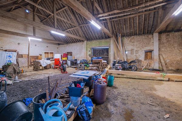 Maison à Saint-Jean-d'Assé, 72380 - 8 pièces 240m²