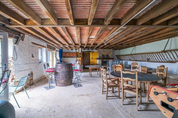 Maison à Saint-Jean-d'Assé, 72380 - 8 pièces 240m²