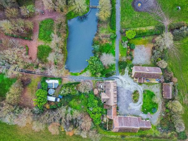 Maison à Saint-Jean-d'Assé, 72380 - 8 pièces 240m²