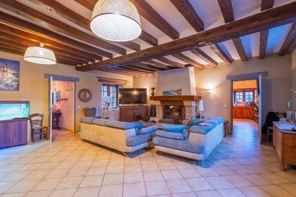 Maison à Saint-Jean-d'Assé, 72380 - 8 pièces 240m²