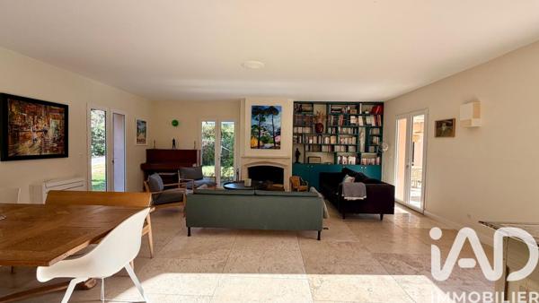 Maison à vendre 8 pièces 200 m² Aix-en-Provence