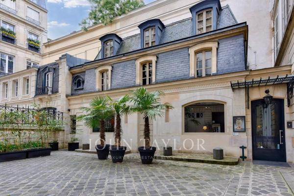 Faubourg Saint-Honoré / Élysée – Élégant hôtel particulier avec commercialité