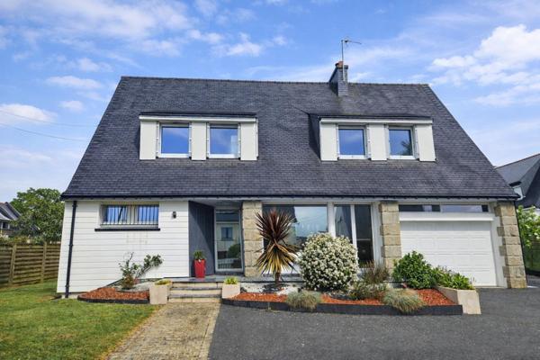 Maison lumineuse rénovée 151 m² – Plescop bourg