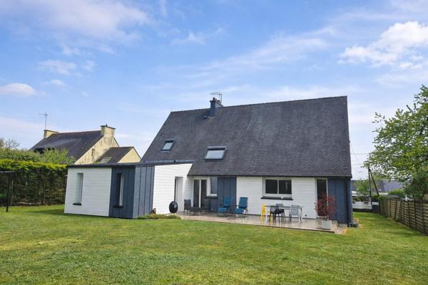 Maison lumineuse rénovée 151 m² – Plescop bourg