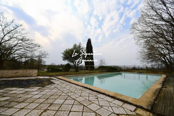 Maison de campagne avec piscine et installations équestres – Environnement paisible proche d’un lac