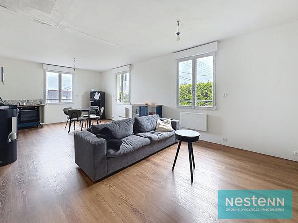Maison Quintin centre, de plain-pied 3 chambres sur sous sol, 2 garages, atelier et jardin environ 1000 m²