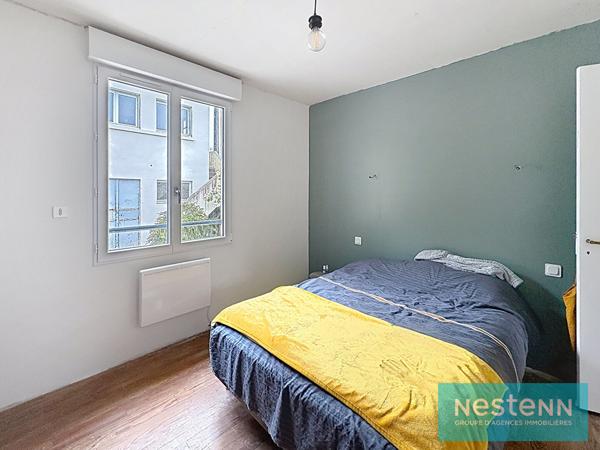 Maison Quintin centre, de plain-pied 3 chambres sur sous sol, 2 garages, atelier et jardin environ 1000 m²