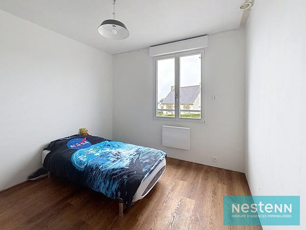 Maison Quintin centre, de plain-pied 3 chambres sur sous sol, 2 garages, atelier et jardin environ 1000 m²