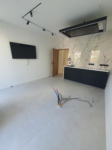 Marseille (13014) MARSEILLE 13014 - AVENUE ALEXANDRE ANSALDI - Locaux centre dentaire