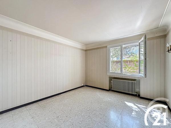 Maison à vendre  6 pièces - 222,85 m 2   ROBION  - 84