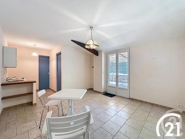 Maison à vendre  6 pièces - 222,85 m 2   ROBION  - 84