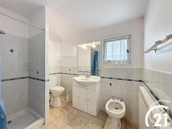 Maison à vendre  6 pièces - 222,85 m 2   ROBION  - 84