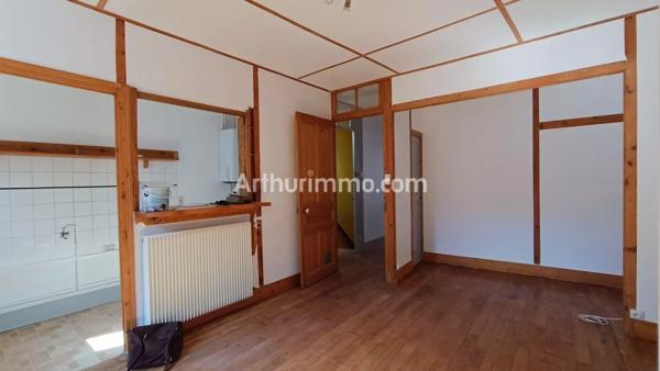 Location                                                      Appartement
                        
                     2 pièces                      47 m2                     à Lons-le-Saunier