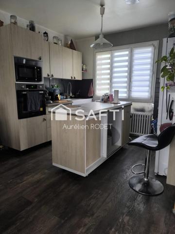 Maison élevé sur sous-sol.