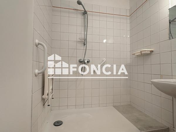 Location Appartement 3 pièces 58.4 m² - 7 PLACE LOUIS BLANC Toulon 83000