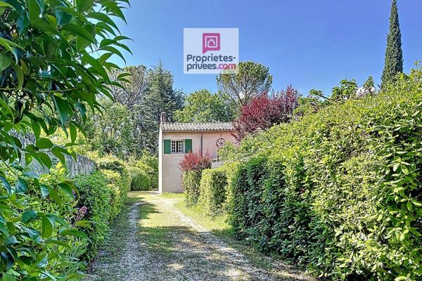 Élégant mas provençal au charme authentique