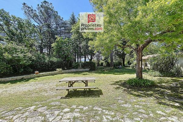 Élégant mas provençal au charme authentique