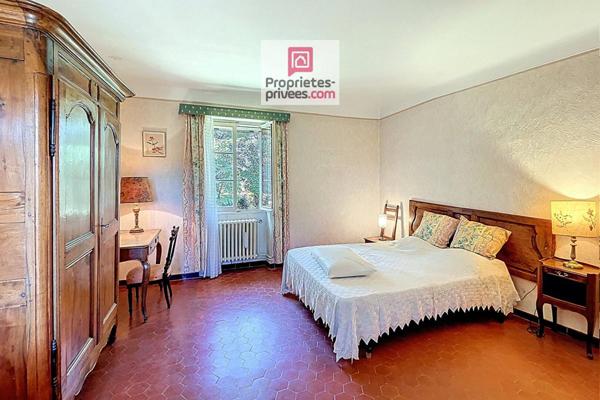 Élégant mas provençal au charme authentique