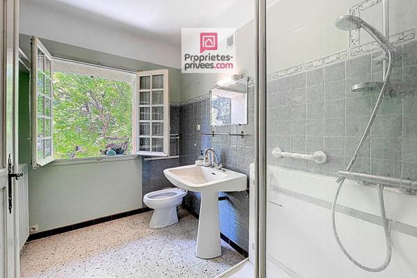 Élégant mas provençal au charme authentique