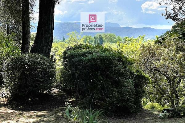 Élégant mas provençal au charme authentique